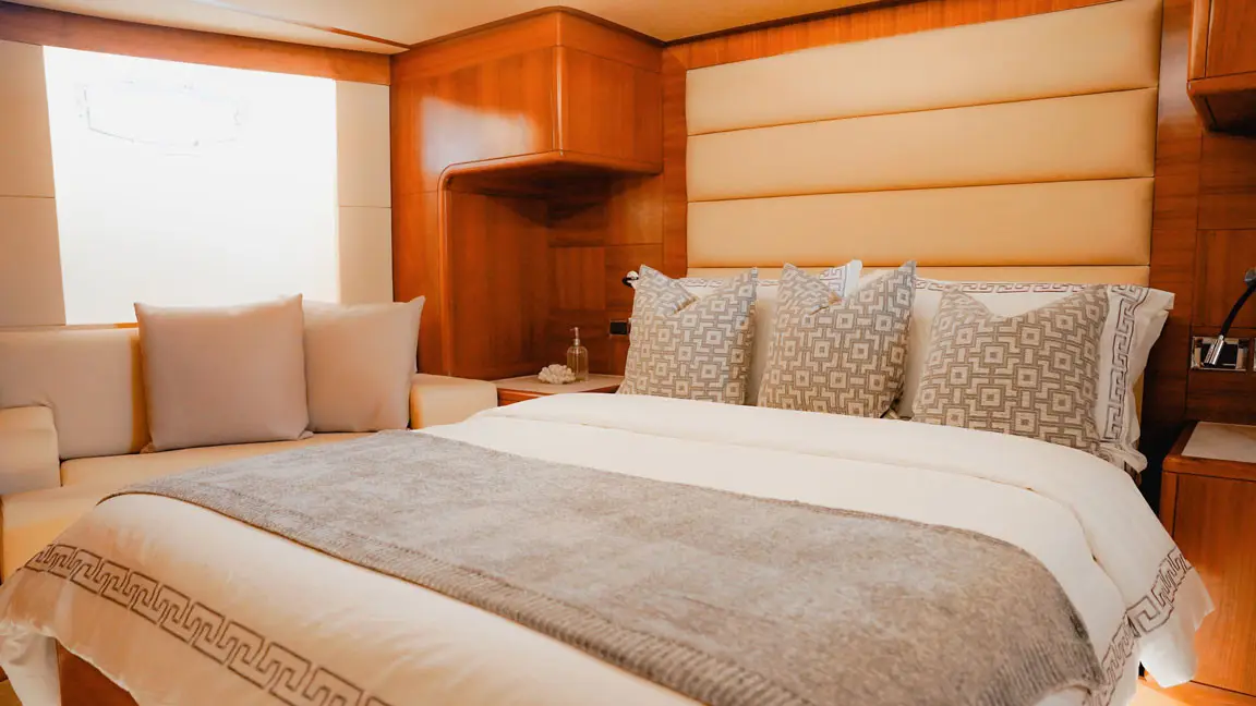 Icon 110ft superyacht, Dubai