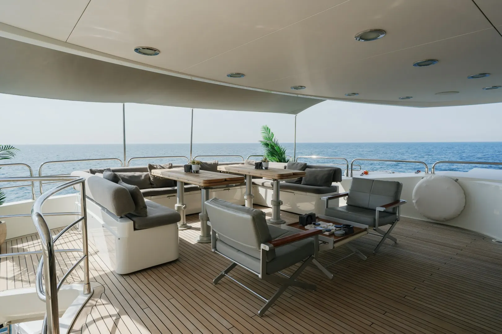 Upper deck lounge