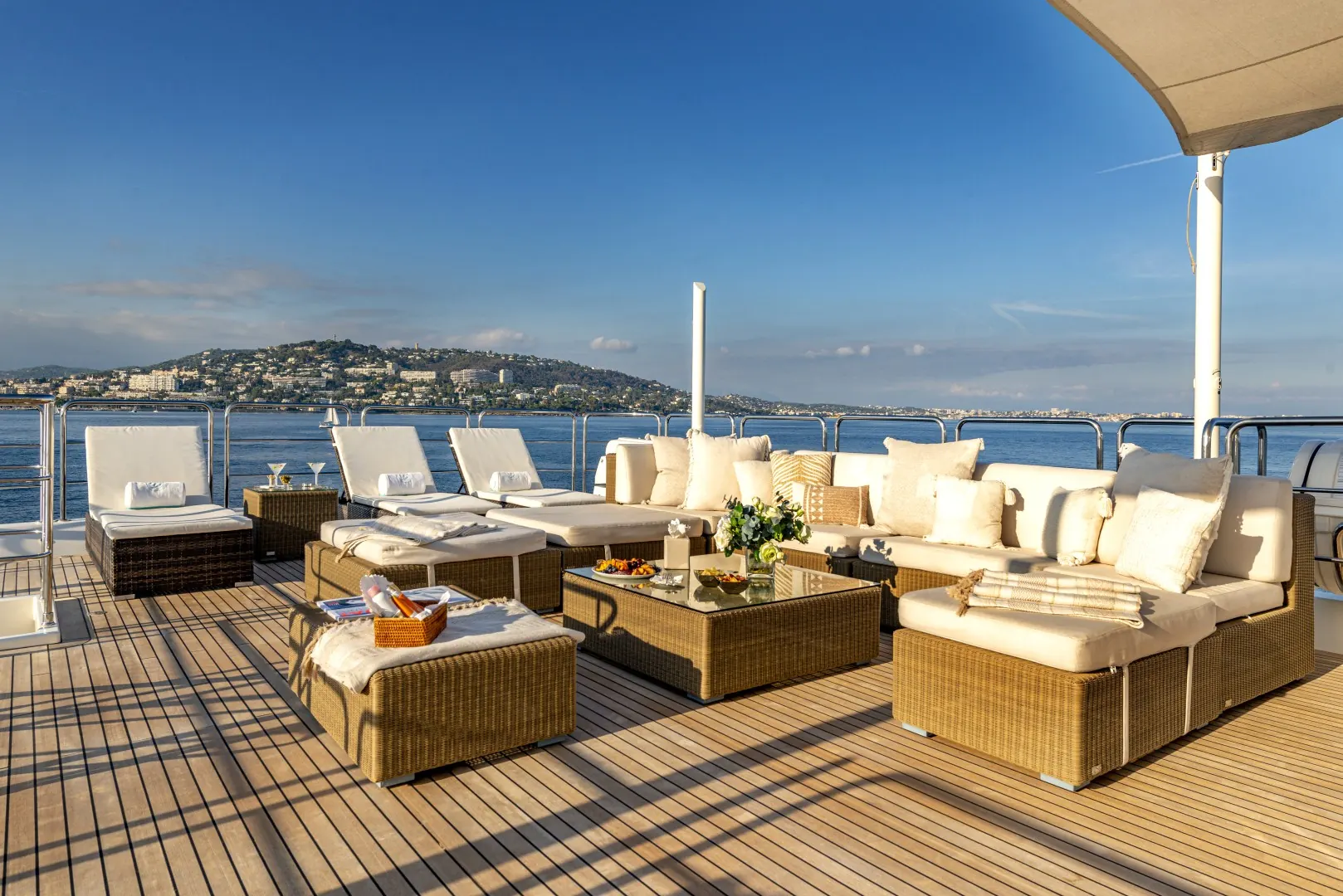 Aft deck lounge