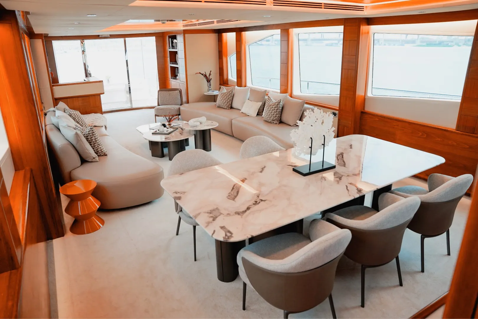 Dining and lounge
