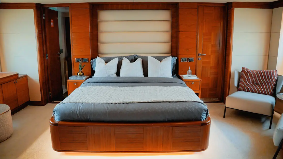 Icon 110ft superyacht, Dubai