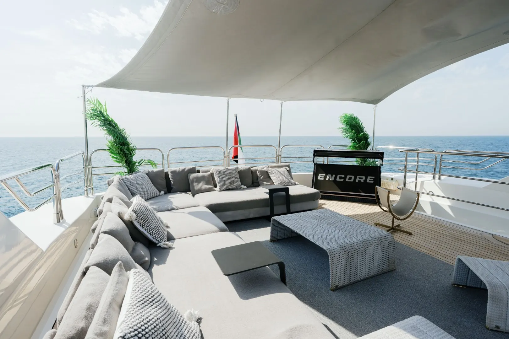 Foredeck lounge