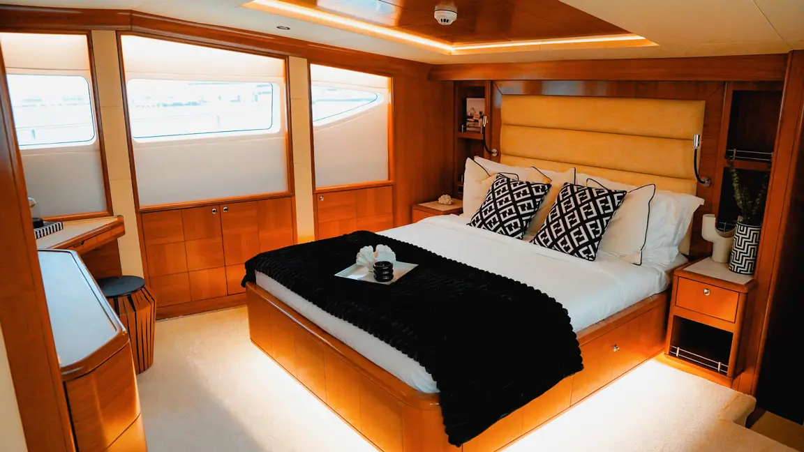 Icon 110ft superyacht, Dubai