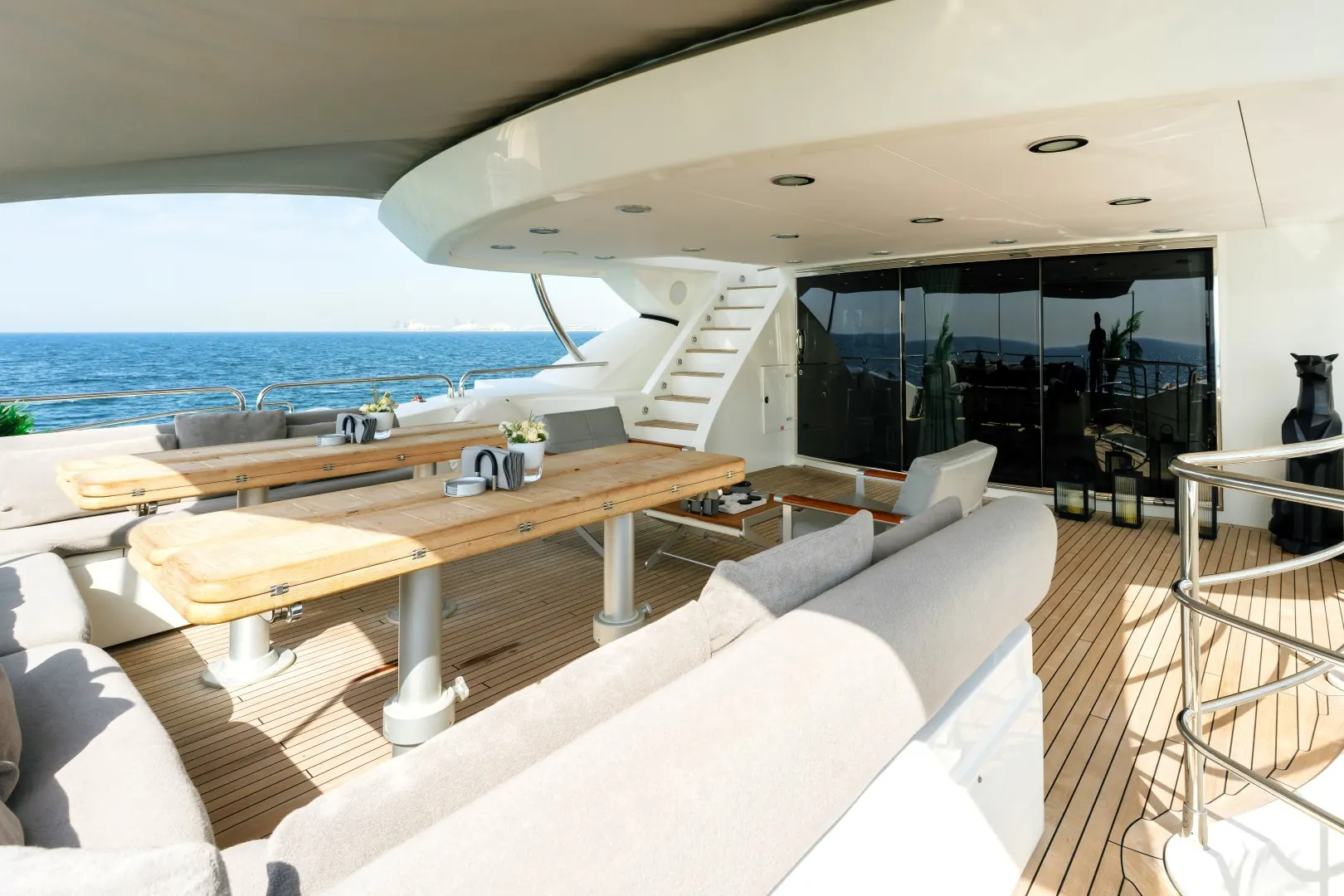 Open deck dining