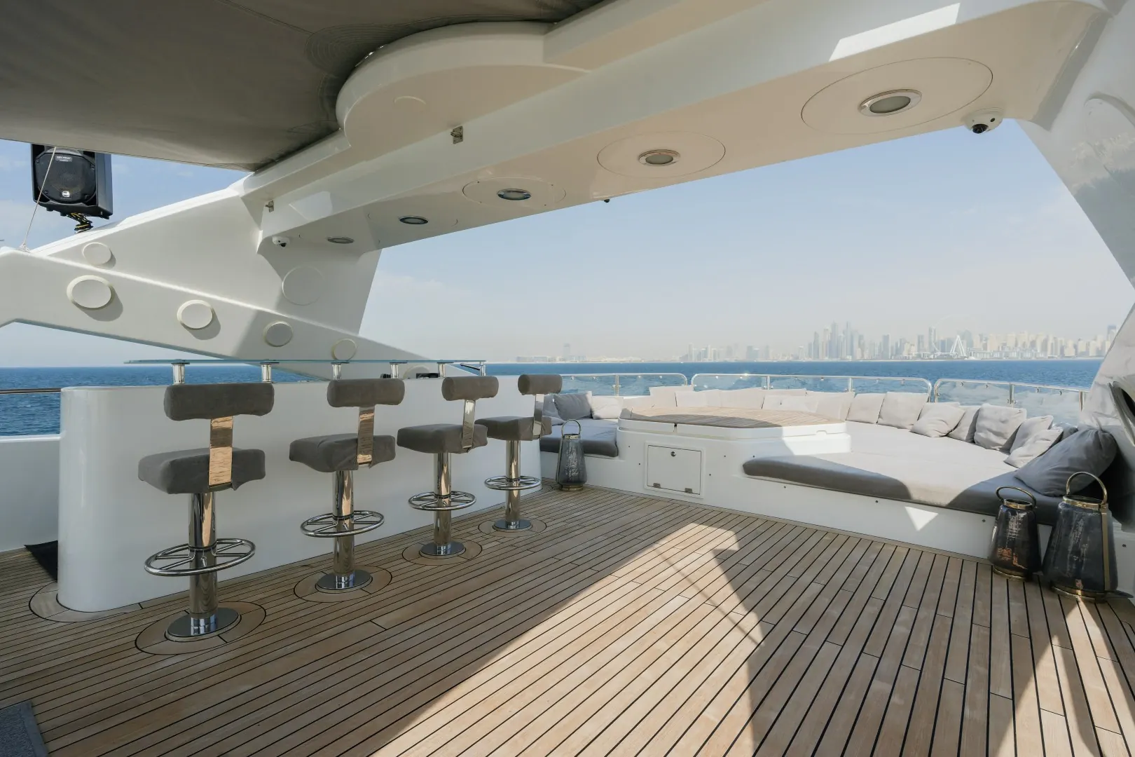 Upper deck bar