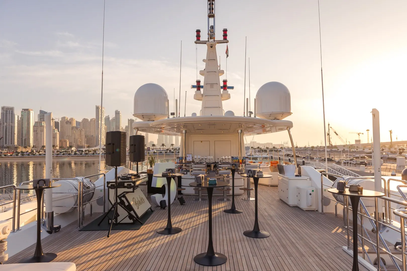 Sky-deck jacuzzi
