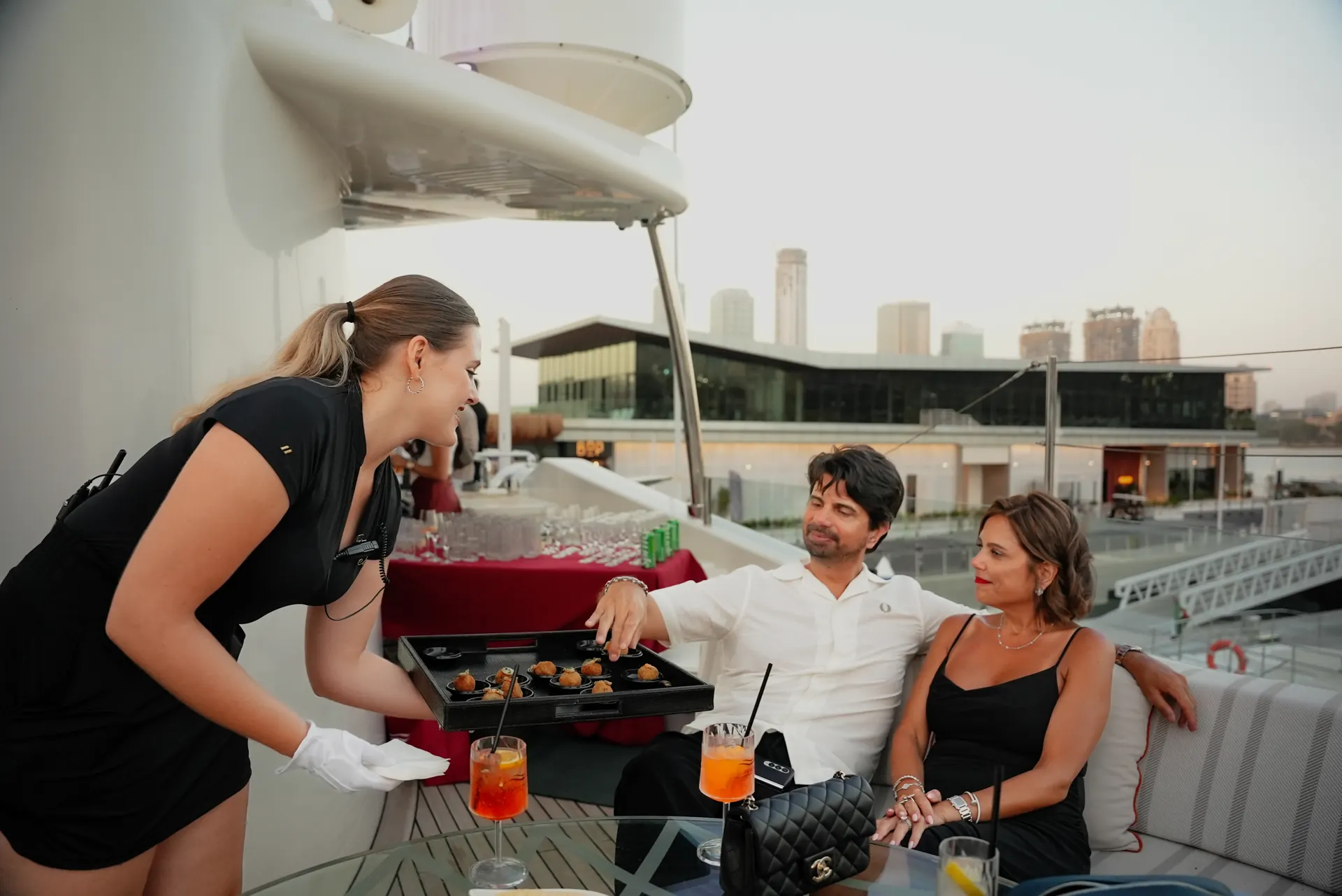 Roaming cocktail service