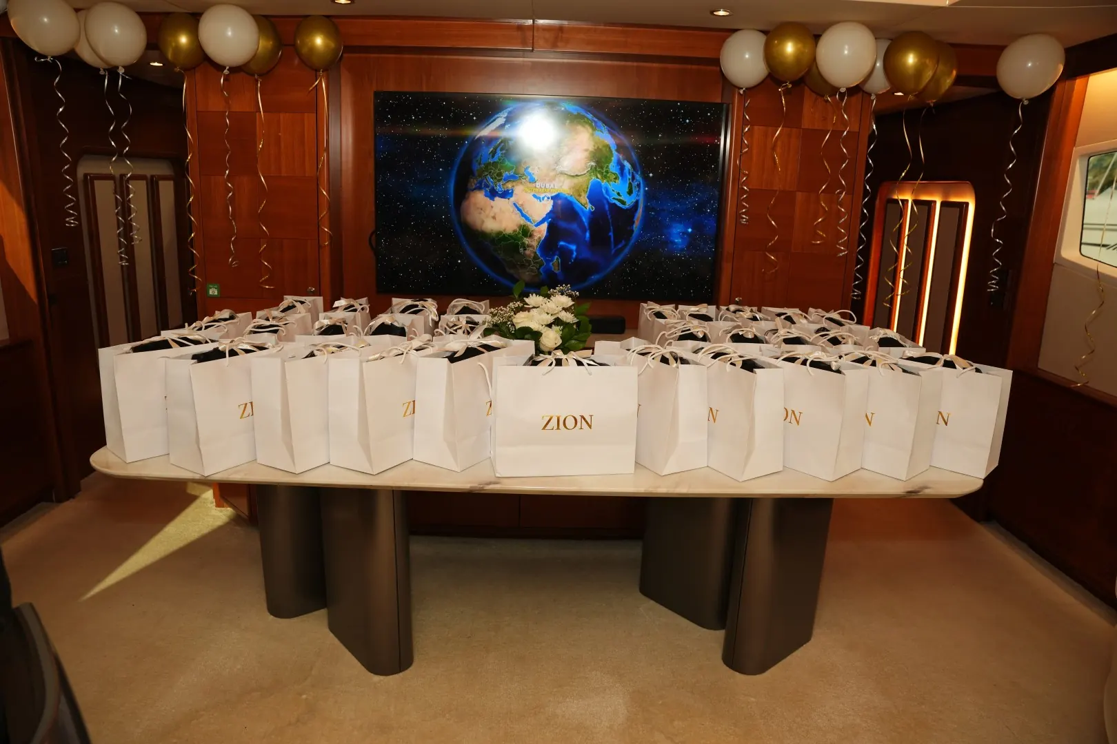 Gift display table